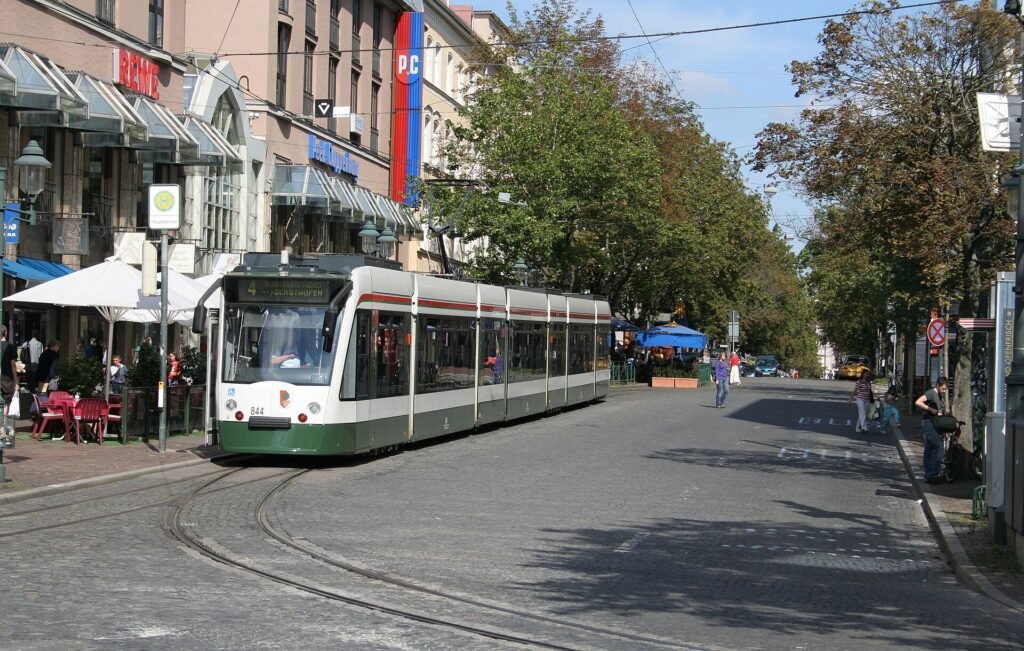 Straßenbahn im Stadtverkehr von Augsburg