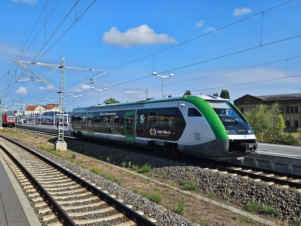 Regionaltriebwagen der Baureihe 641 im Hauptbahnhof Halle (Saale)