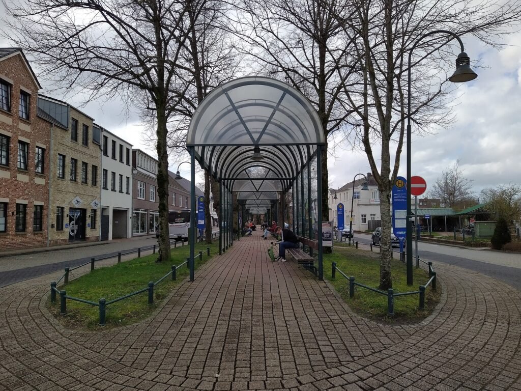 Busse am Zentralen Omnibusbahnhof in Aurich